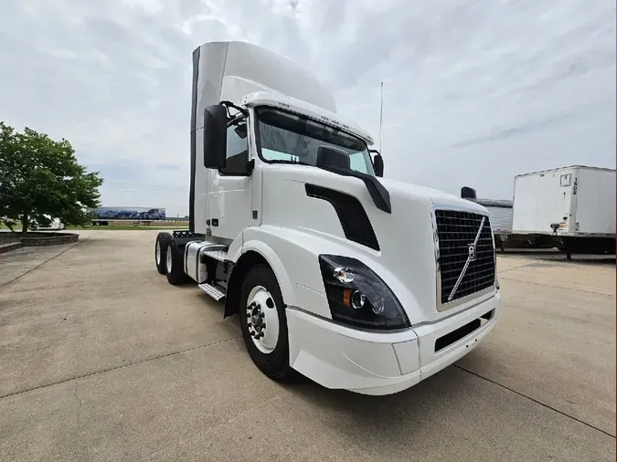 2018 VOLVO VNL64T300