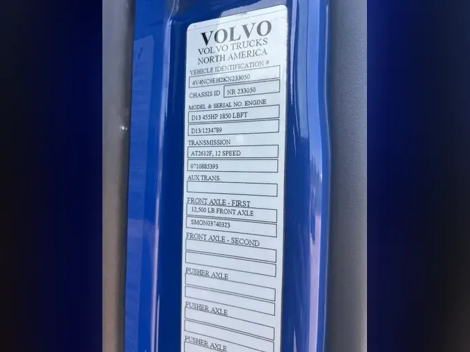 2019 VOLVO VNL64T760
