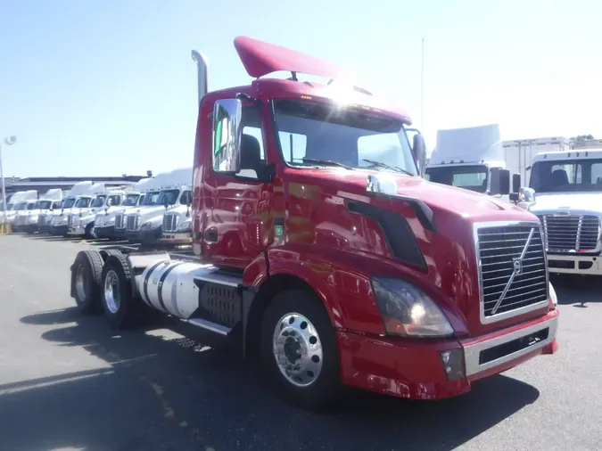 2017 VOLVO VNL64TRACTOR