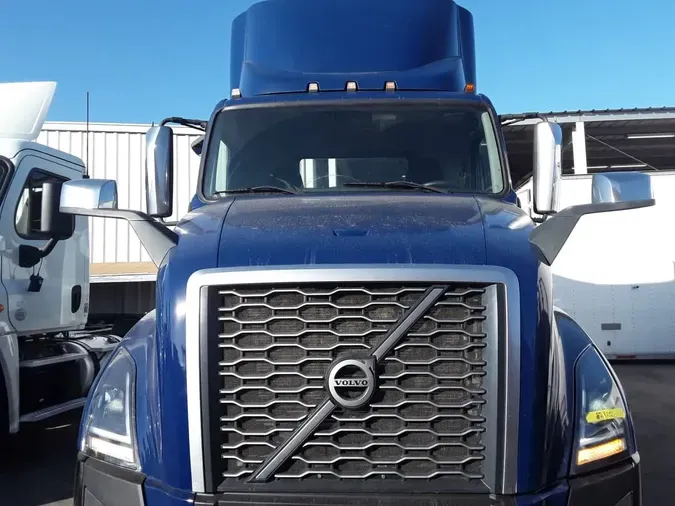2019 VOLVO VNL64T-300
