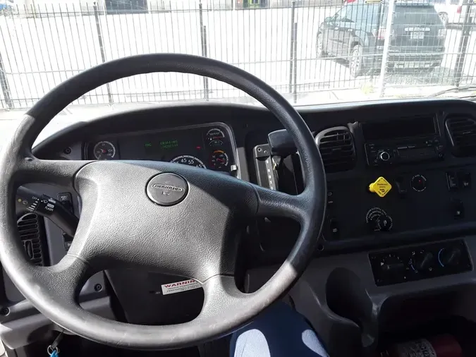 2016 FREIGHTLINER M2 106