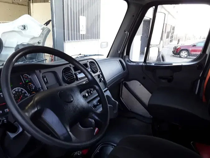 2021 FREIGHTLINER/MERCEDES M2 1066c2bec411ffee54c5a8c5d79fa2364e1