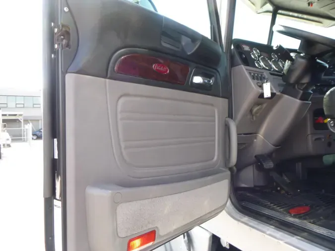 2020 Peterbilt 389