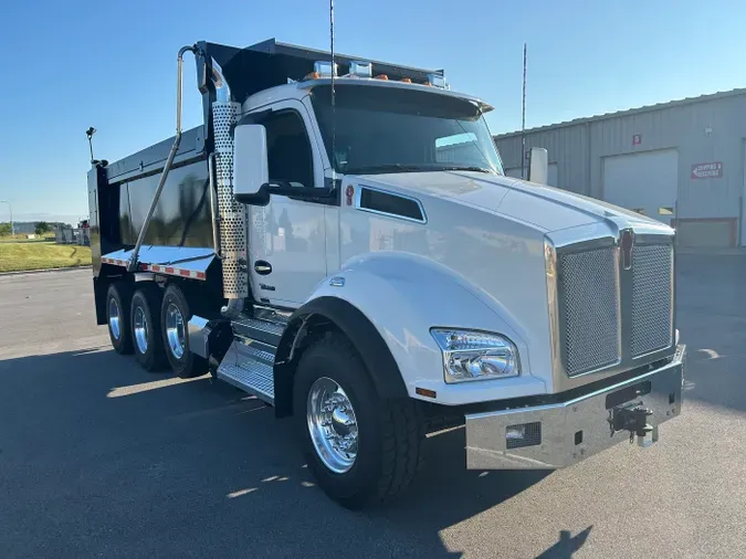 2025 Kenworth T880