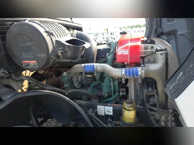 2019 Volvo VNL300