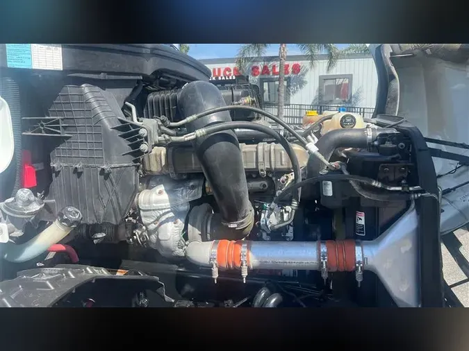 2019 FREIGHTLINER CA126