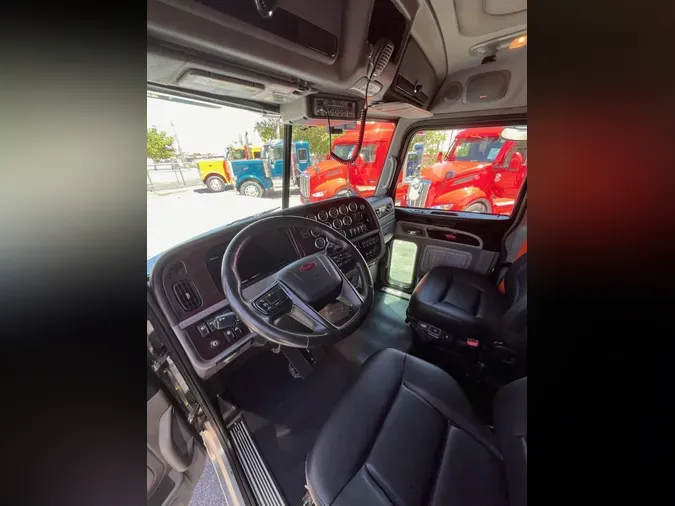 2023 Peterbilt 389