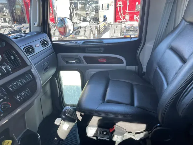 2024 Peterbilt 389