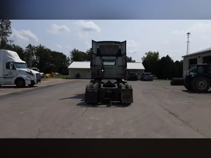 2017 Volvo VNL300