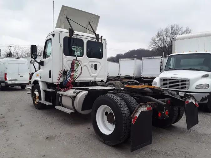 2017 FREIGHTLINER/MERCEDES CASCADIA 113