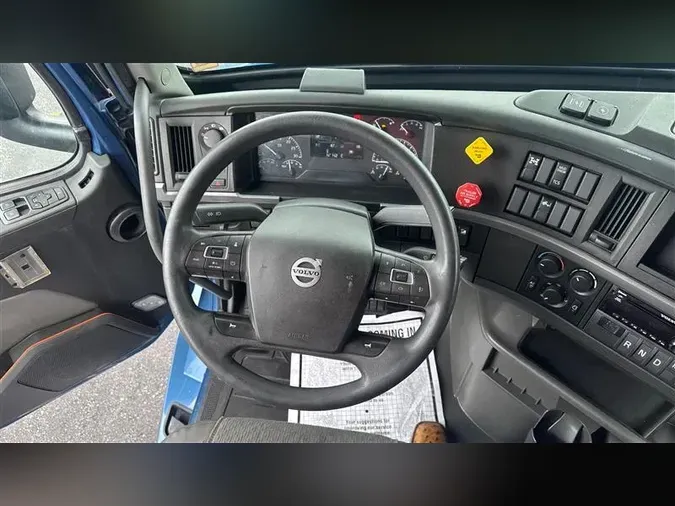 2020 VOLVO VNL760