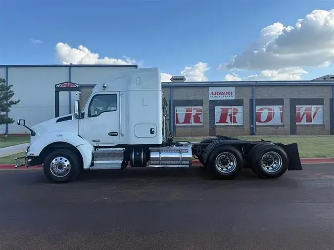 2022 KENWORTH T880