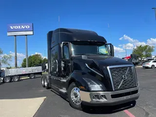 2025 VOLVO VNL64T860