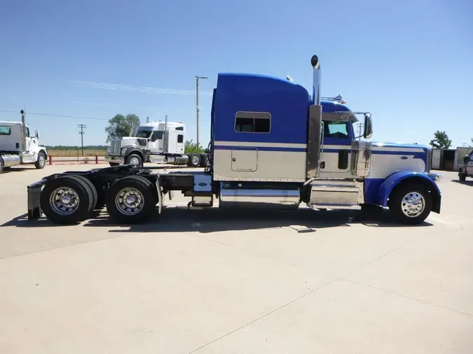 2022 Peterbilt 389