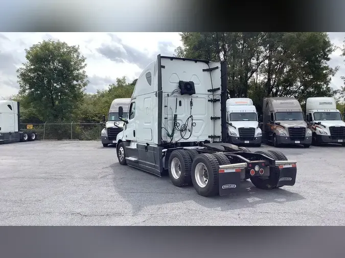2022 Freightliner Cascadia 126