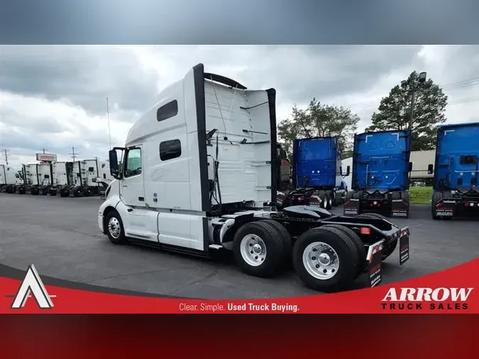 2022 VOLVO VNL760