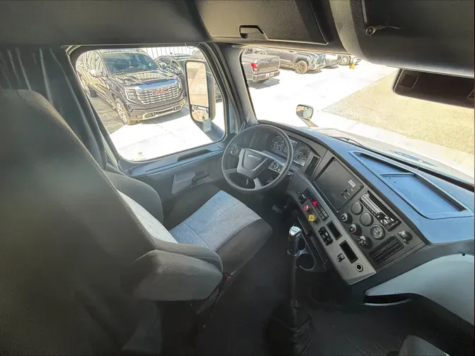 2020 FREIGHTLINER CASCADIA 126