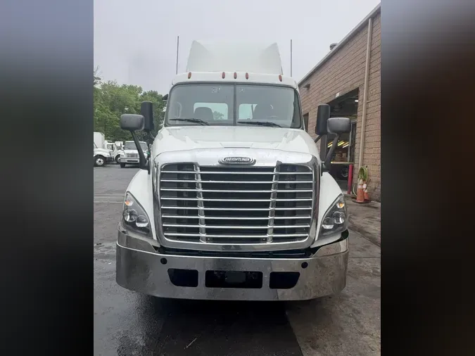 2019 FREIGHTLINER CASCADIA 125