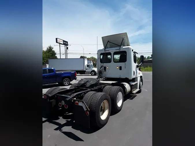 2017 FREIGHTLINER/MERCEDES CASCADIA 125