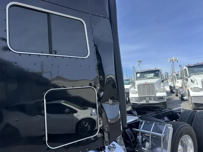 2017 Peterbilt 389