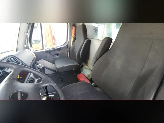 2015 FREIGHTLINER/MERCEDES M2 106
