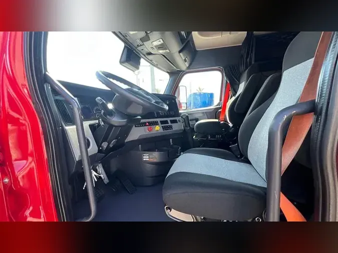 2021 FREIGHTLINER CA126
