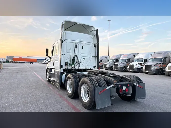 2021 Freightliner Cascadia 126