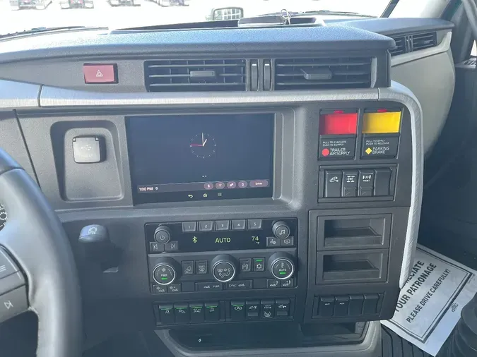 2026 VOLVO VNL64T860