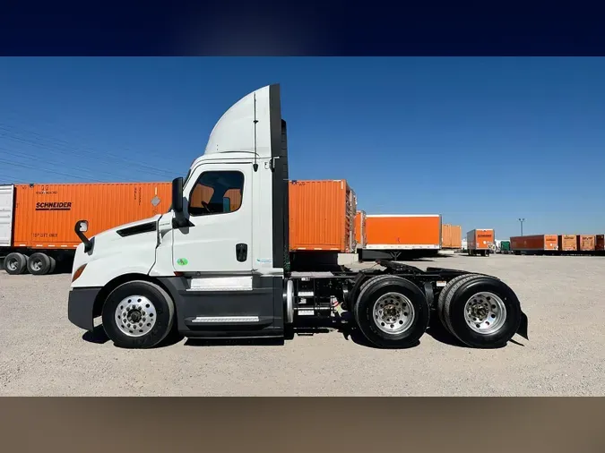 2020 Freightliner Cascadia 126