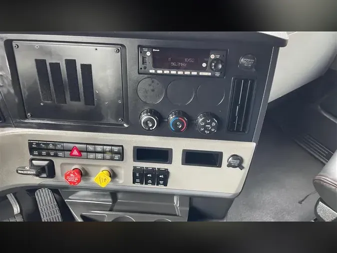 2022 FREIGHTLINER CA126