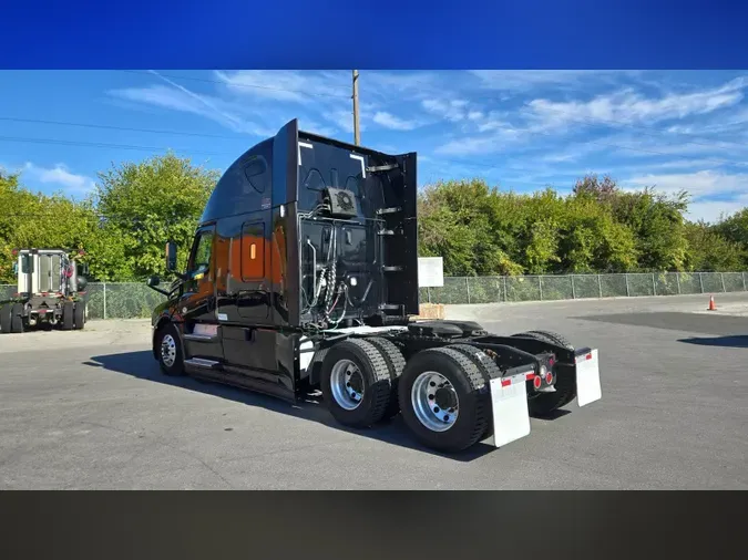 2021 Freightliner Cascadia 126