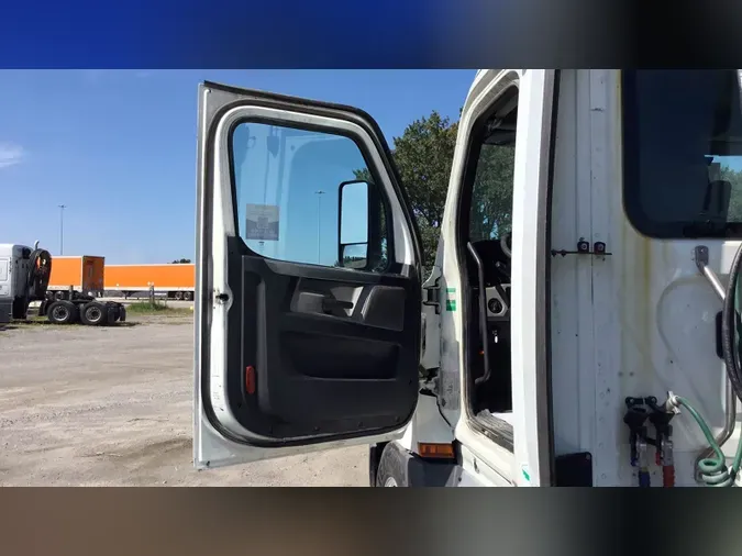 2020 Freightliner Cascadia 1266c5e477b6b85bdc274274adffb7e3761