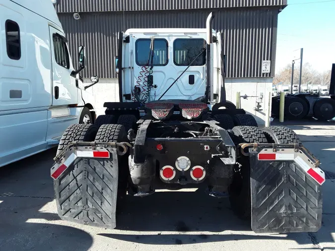 2017 FREIGHTLINER/MERCEDES CASCADIA 113