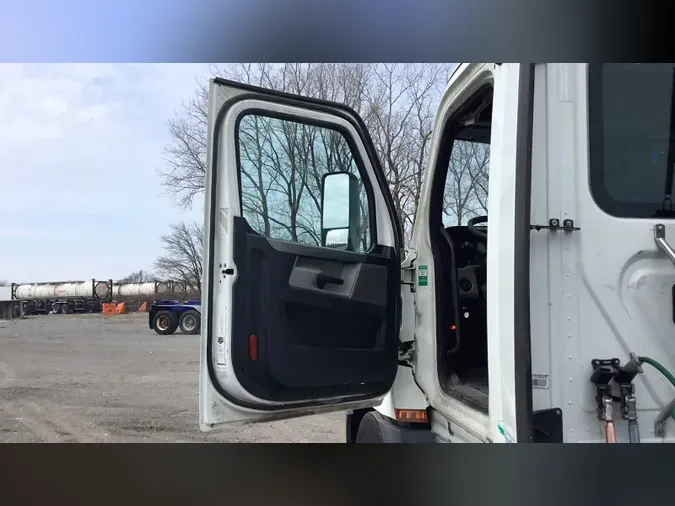 2020 Freightliner Cascadia 1266c64b1153b99d4eace74e56bb668b471