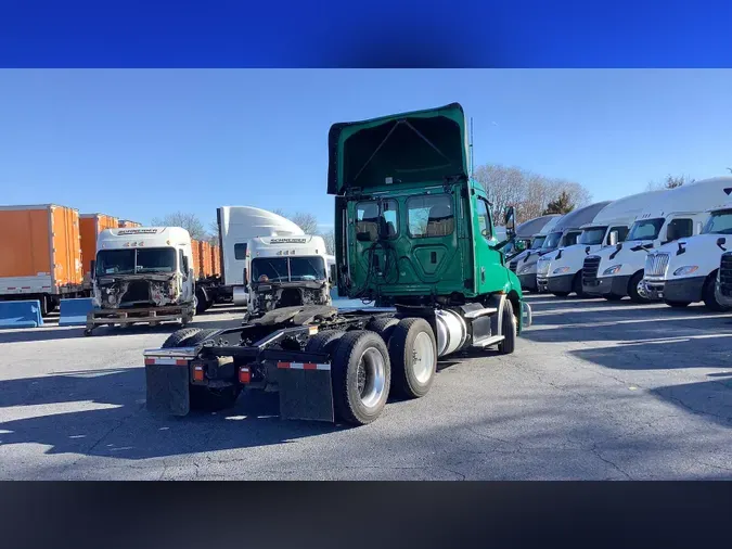 2019 Freightliner Cascadia 126