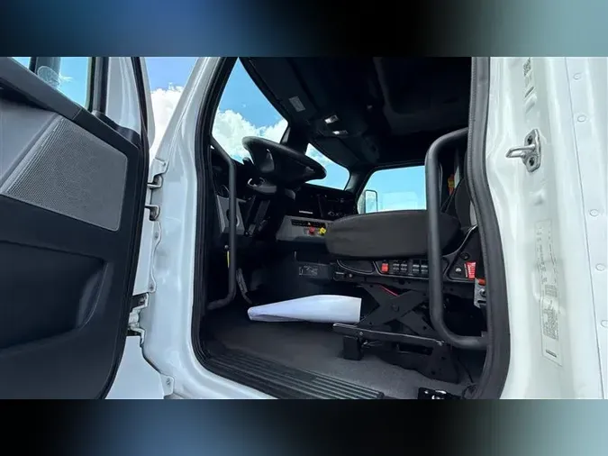 2020 FREIGHTLINER CA126