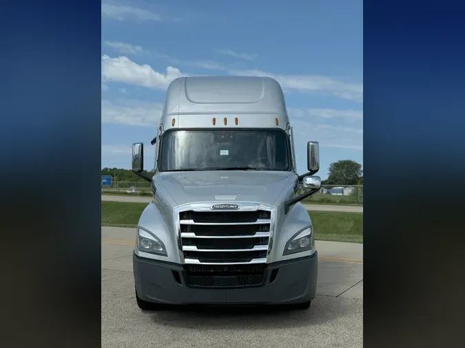 2021 FREIGHTLINER Cascadia 126