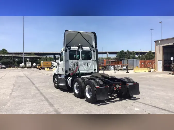 2019 Freightliner Cascadia 126