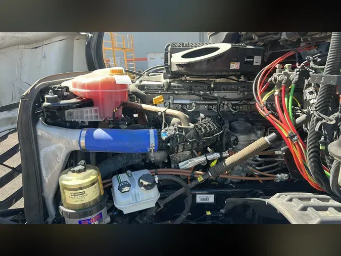 2025 Freightliner Cascadia 1266c69bb22cd94dde07eeafd0f3d570a04