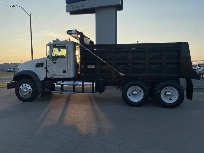 2019 MACK GR64F