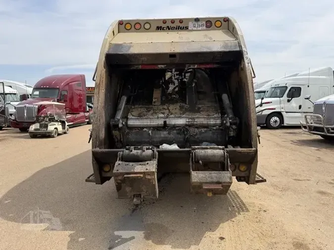 2013 FREIGHTLINER BUSINESS CLASS M2 106