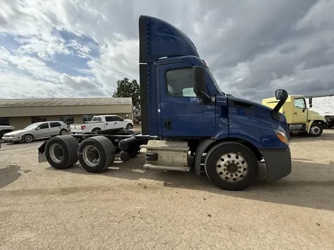 2021 FREIGHTLINER CASCADIA 116