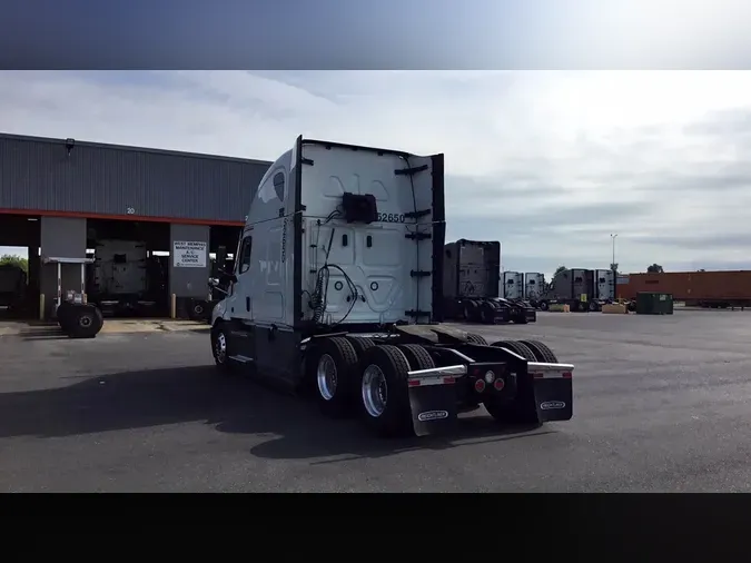 2022 Freightliner Cascadia 126