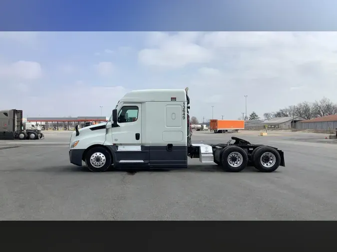 2021 Freightliner Cascadia 126