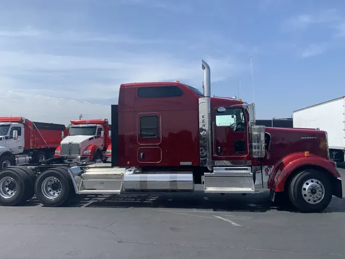 2025 Kenworth W900