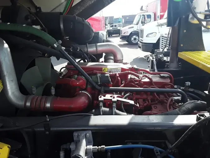 2019 AUTOCAR YARD TRACTOR