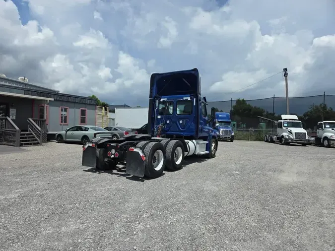 2020 FREIGHTLINER/MERCEDES CASCADIA 1256c7425aa129d1be23569fb90c6bb107b