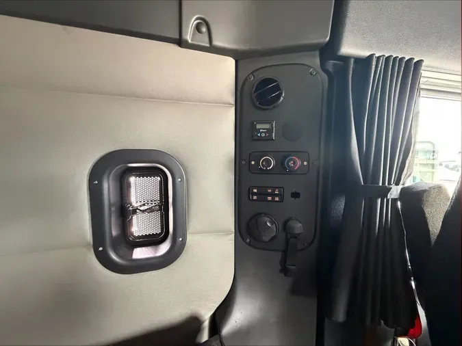2020 Freightliner Cascadia 126