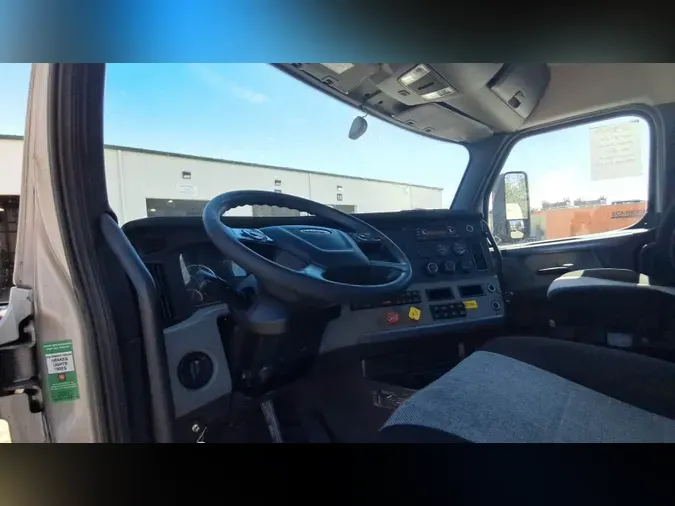 2020 Freightliner Cascadia 126