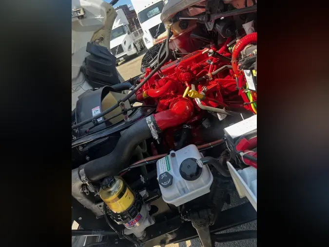 2018 FREIGHTLINER M2 106